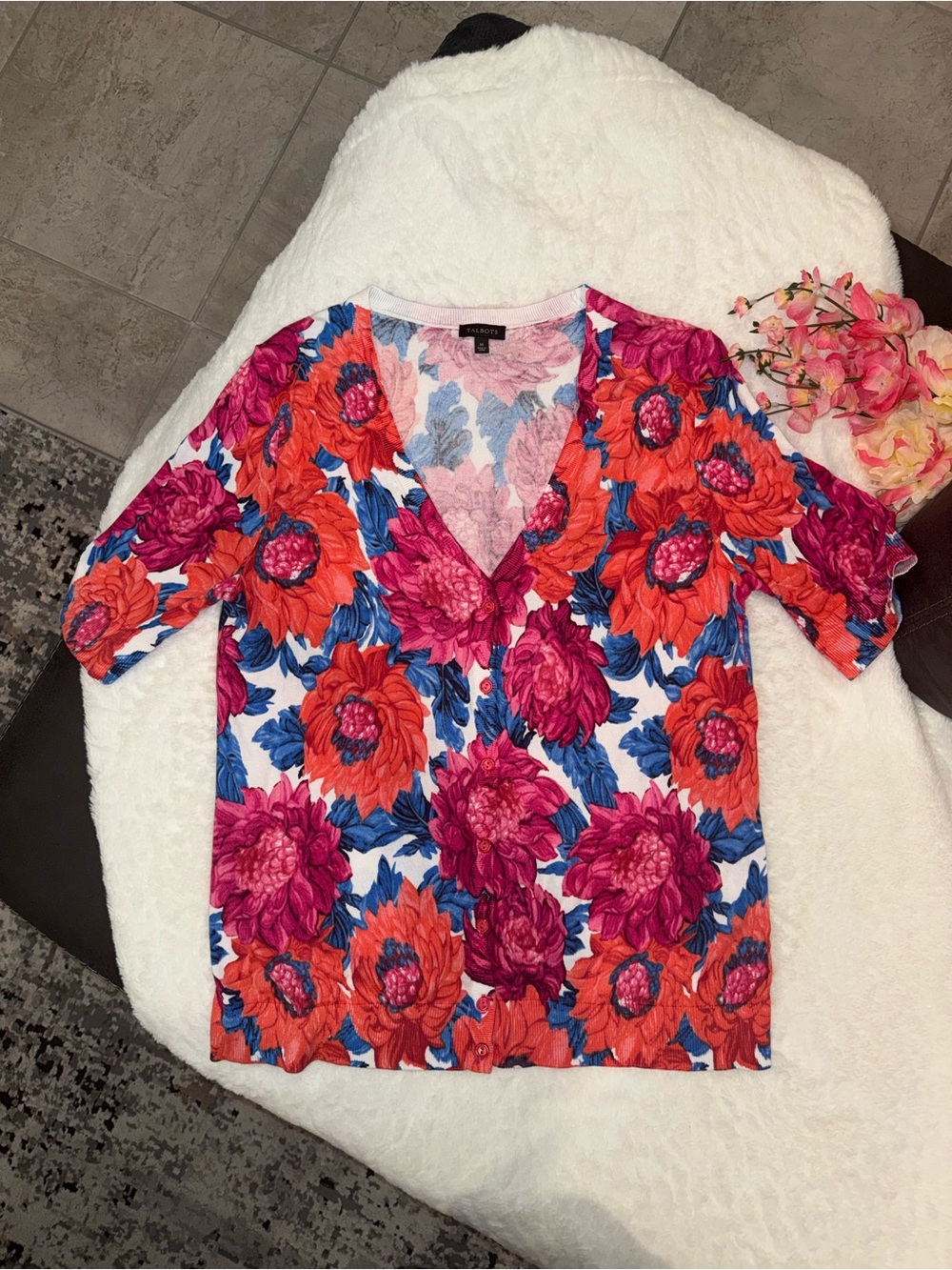 2 x 20$ Talbots Floral V-Neck Top - Pink, Orange & Blue Size M
